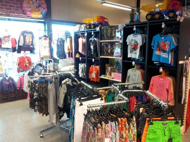 Broeken + t-shirts voor jongens en meisjes maar ook baby kleertjes